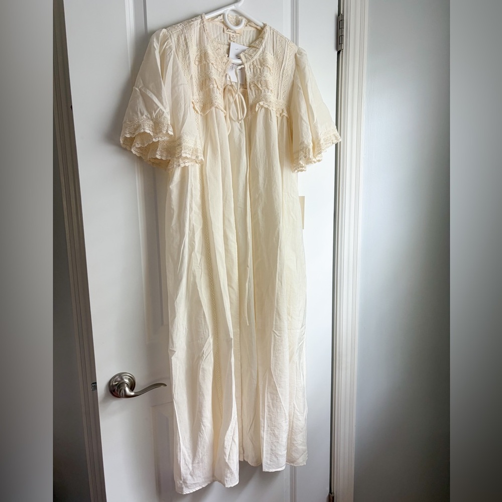 NWT Camellia Cream Lace-Trim Nightgown Chemise Robe - Picture 3 of 8